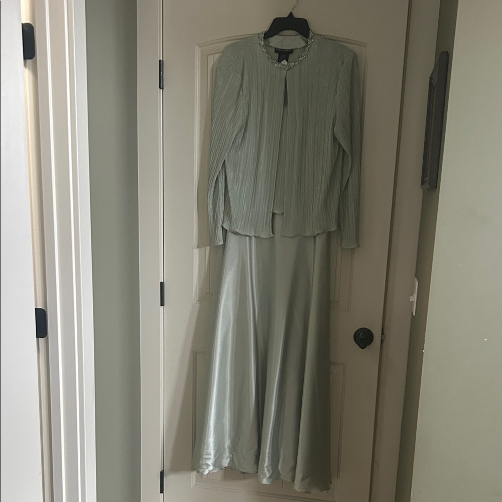 Cachet Women's Maxi dress size 16 2 pieces